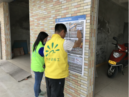 阜沙鎮(zhèn)禁毒信息〔2020〕第167期--阜沙禁毒宣傳進(jìn)公交站、進(jìn)廠企、進(jìn)廣場（2020.11.17 