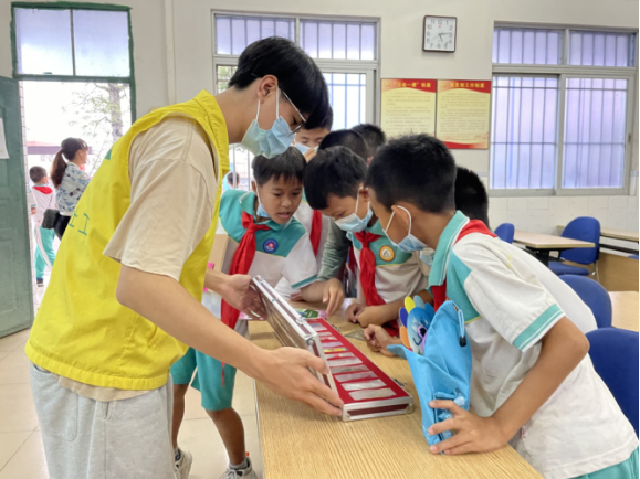 阜沙鎮(zhèn)禁毒信息〔2022〕第254期--【禁毒攻堅】“無毒青春，健康校園”—阜沙鎮(zhèn)開展禁毒宣傳進(jìn)校園